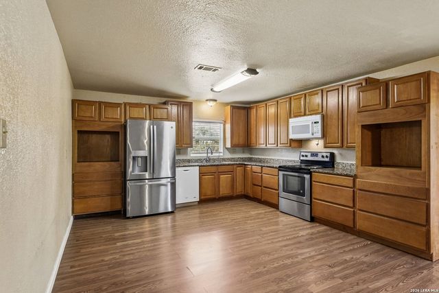 1281 County Road 6723, Natalia, TX 78059