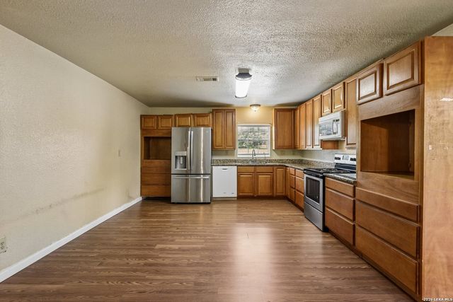 1281 County Road 6723, Natalia, TX 78059