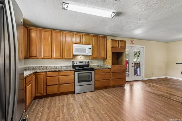 1281 County Road 6723, Natalia, TX 78059