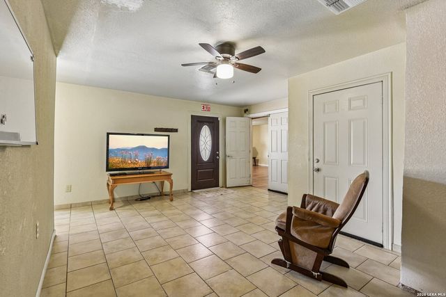 1281 County Road 6723, Natalia, TX 78059