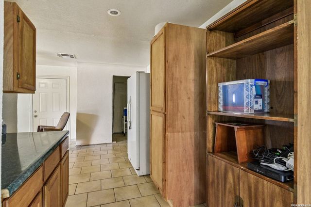 1281 County Road 6723, Natalia, TX 78059