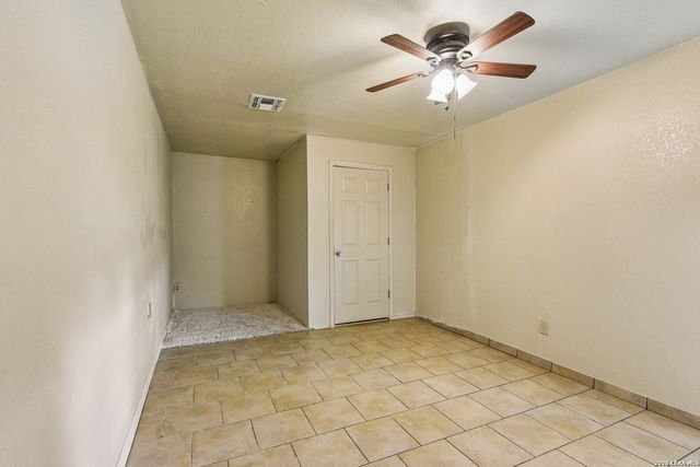 1281 County Road 6723, Natalia, TX 78059