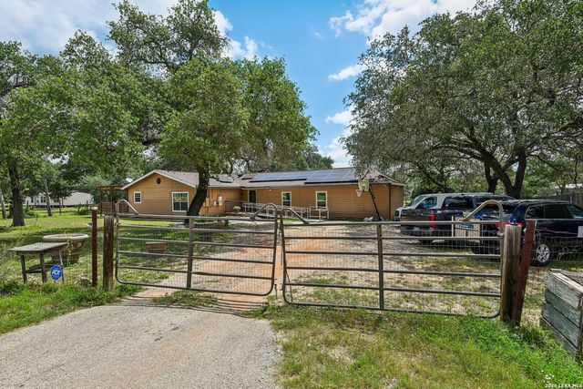 1281 County Road 6723, Natalia, TX 78059