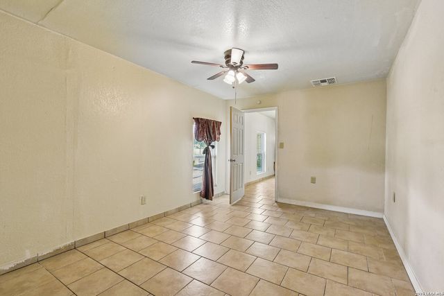 1281 County Road 6723, Natalia, TX 78059