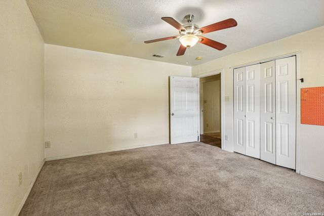 1281 County Road 6723, Natalia, TX 78059