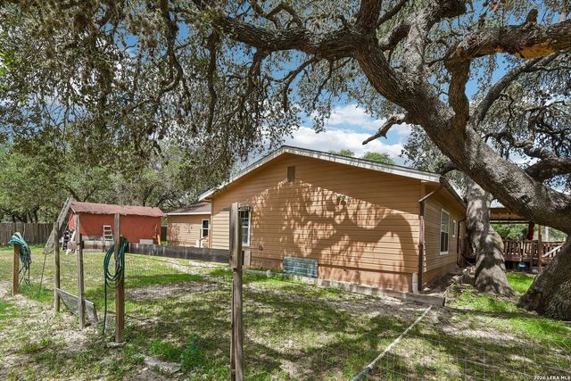 1281 County Road 6723, Natalia, TX 78059
