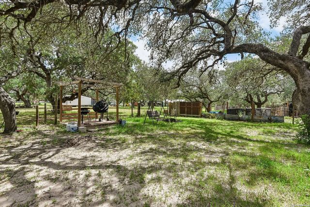 1281 County Road 6723, Natalia, TX 78059