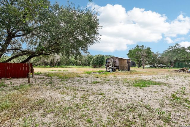 1281 County Road 6723, Natalia, TX 78059
