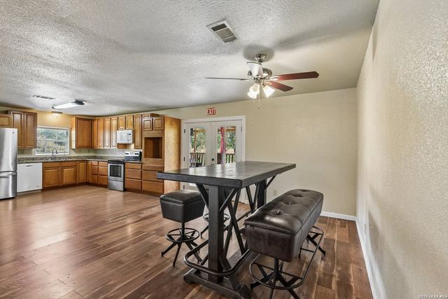 1281 County Road 6723, Natalia, TX 78059