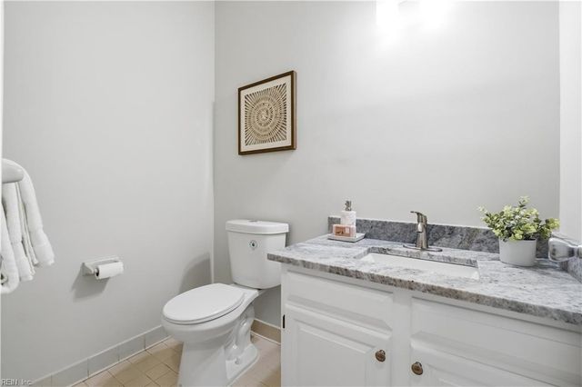 401 College Pl Apt 13, Norfolk, VA 23510