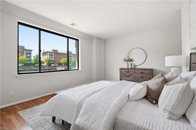 401 College Pl Apt 13, Norfolk, VA 23510