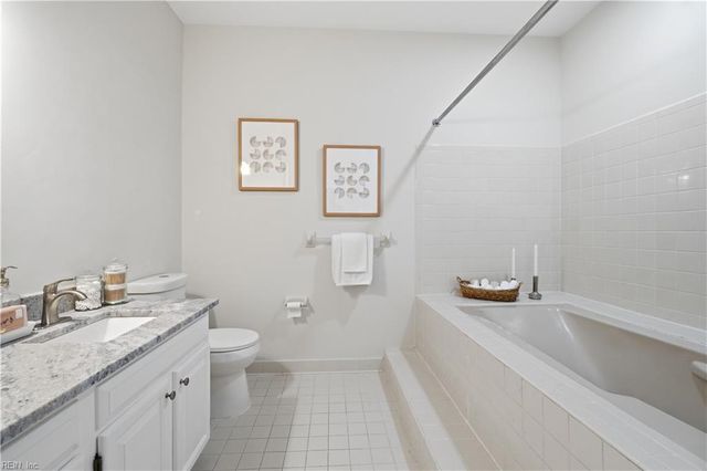 401 College Pl Apt 13, Norfolk, VA 23510