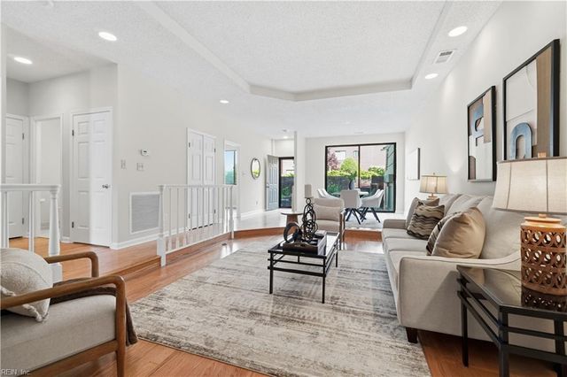 401 College Pl Apt 13, Norfolk, VA 23510