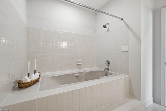 401 College Pl Apt 13, Norfolk, VA 23510