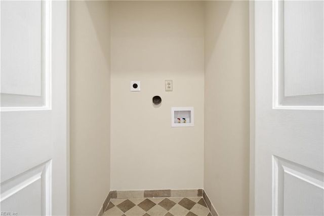 401 College Pl Apt 13, Norfolk, VA 23510