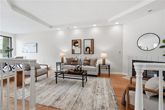 401 College Pl Apt 13, Norfolk, VA 23510