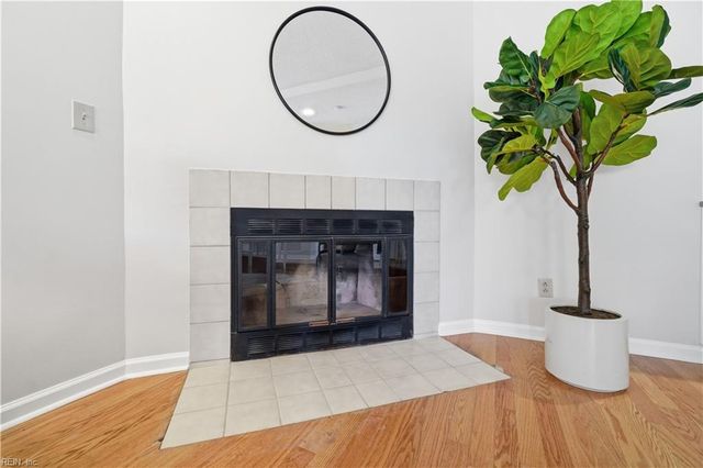 401 College Pl Apt 13, Norfolk, VA 23510