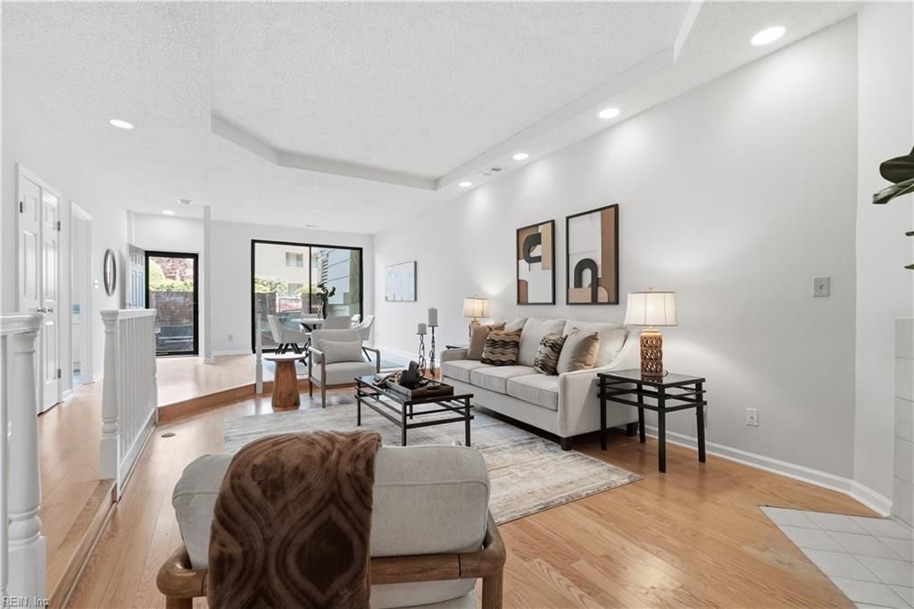 401 College Pl Apt 13, Norfolk, VA 23510