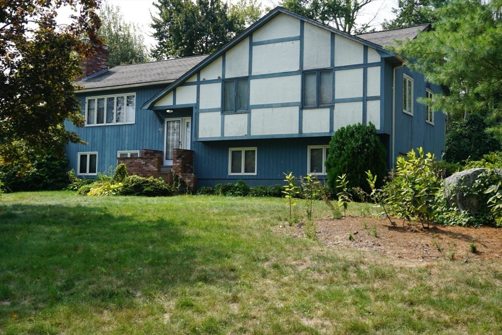 40 Hollytree Rd, Stoughton, MA 02072
