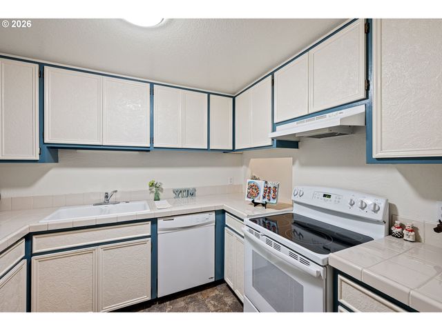 312 HUNINGTON Ave, Eugene, OR 97405