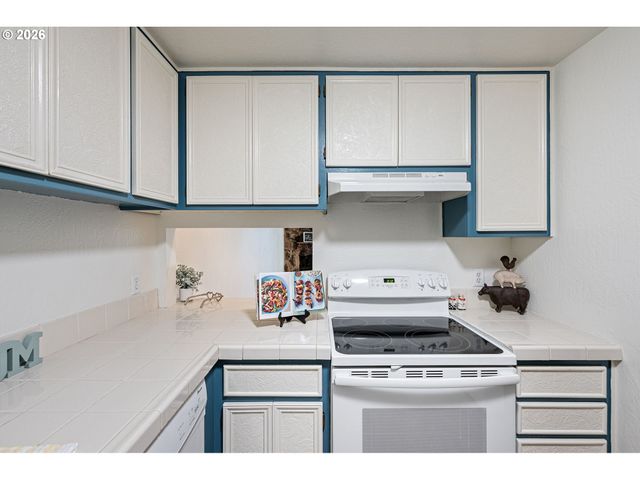 312 HUNINGTON Ave, Eugene, OR 97405