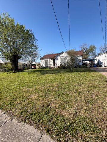 2820 Vinnie Street, Greenville, TX 75401