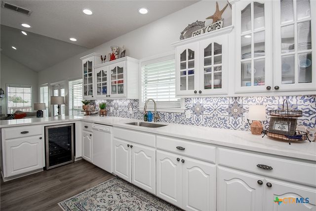 1504 W Bayshore Drive, Palacios, TX 77465