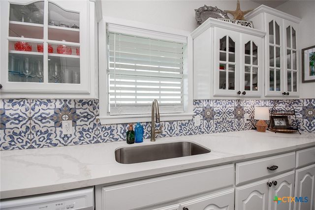 1504 W Bayshore Drive, Palacios, TX 77465