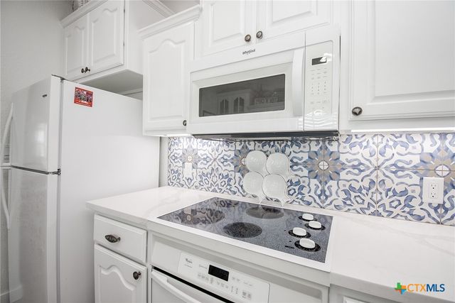 1504 W Bayshore Drive, Palacios, TX 77465