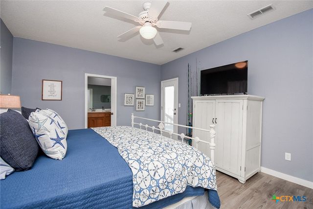 1504 W Bayshore Drive, Palacios, TX 77465