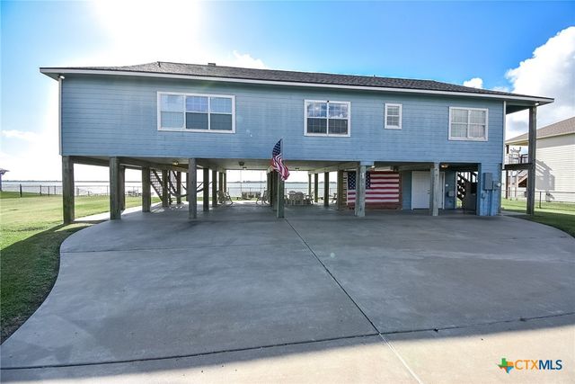 1504 W Bayshore Drive, Palacios, TX 77465