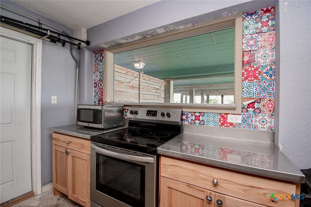 1504 W Bayshore Drive, Palacios, TX 77465