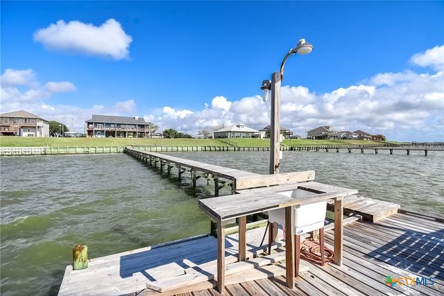 1504 W Bayshore Drive, Palacios, TX 77465