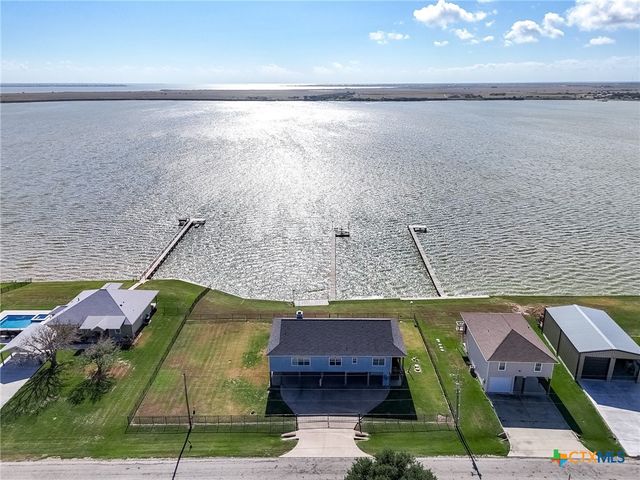 1504 W Bayshore Drive, Palacios, TX 77465