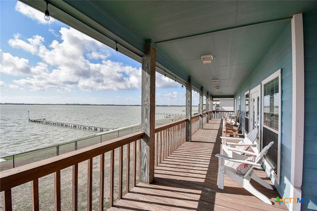 1504 W Bayshore Drive, Palacios, TX 77465