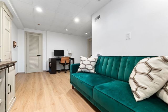 12 Pickett St H, Beverly, MA 01915