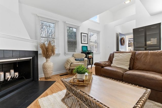 12 Pickett St H, Beverly, MA 01915