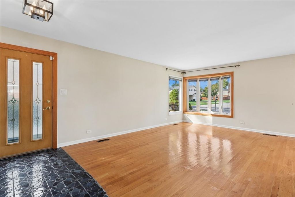 9427 Merrill Avenue, Morton Grove, IL 60053 — photo 2