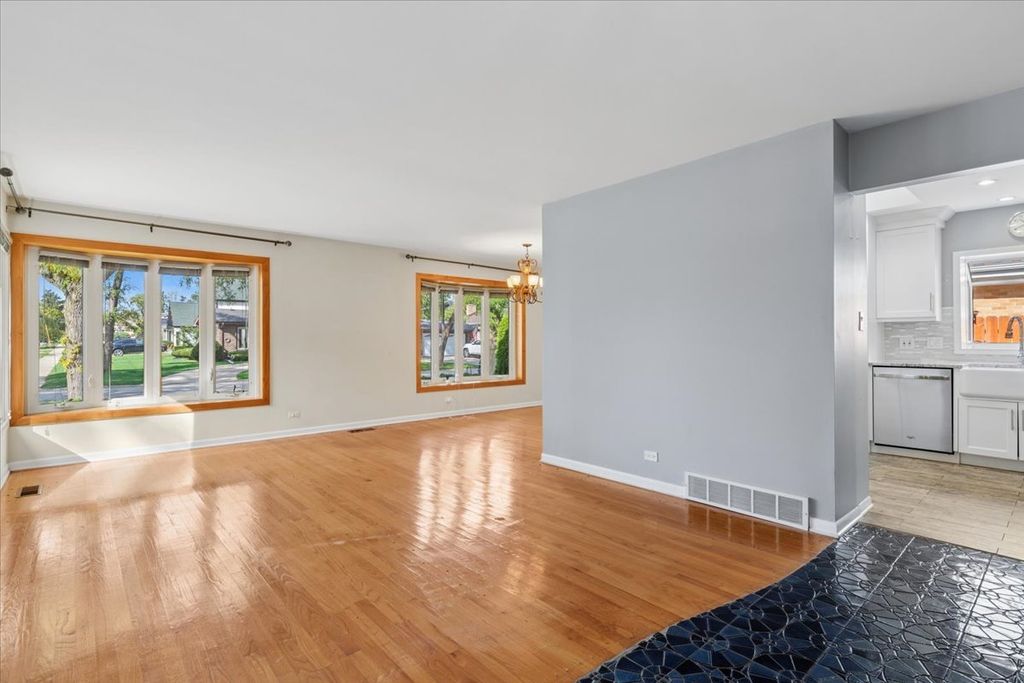 9427 Merrill Avenue, Morton Grove, IL 60053 — photo 3