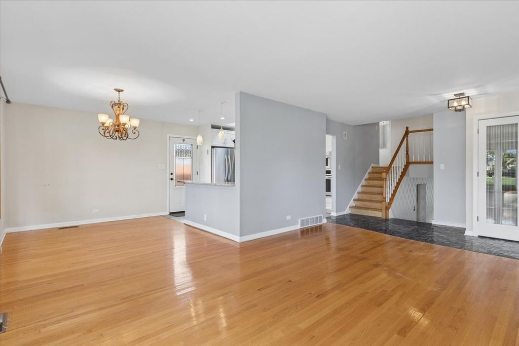 9427 Merrill Avenue, Morton Grove, IL 60053 — photo 4