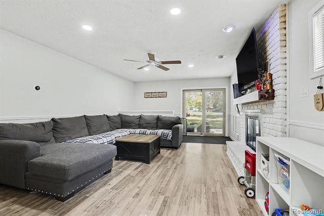 30212 Beechwood Street, Garden City, MI 48135