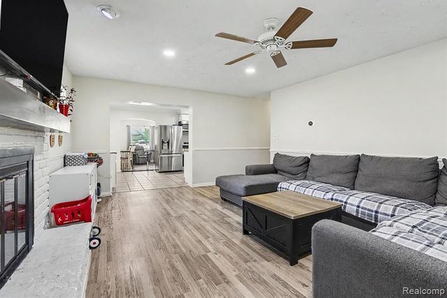 30212 Beechwood Street, Garden City, MI 48135