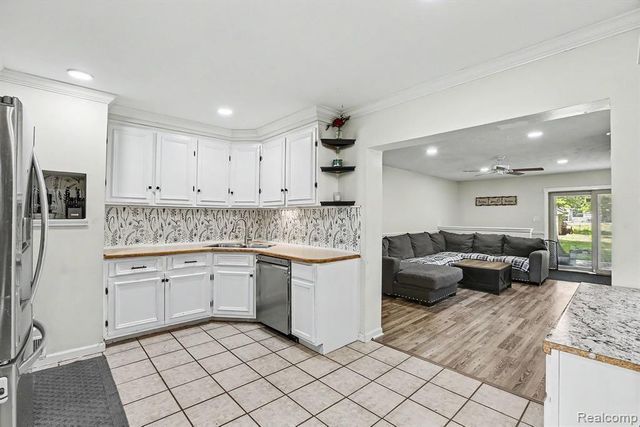 30212 Beechwood Street, Garden City, MI 48135