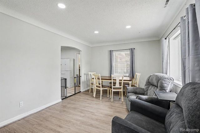 30212 Beechwood Street, Garden City, MI 48135