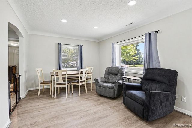 30212 Beechwood Street, Garden City, MI 48135