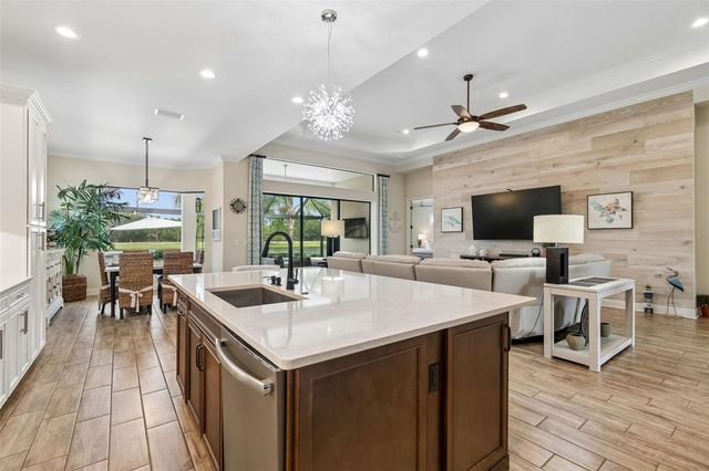7208 WHITTLEBURY TRAIL, Bradenton, FL 34202