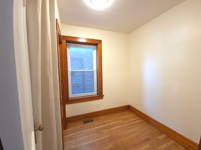 1630 W 38th Place 1, Chicago, IL 60609