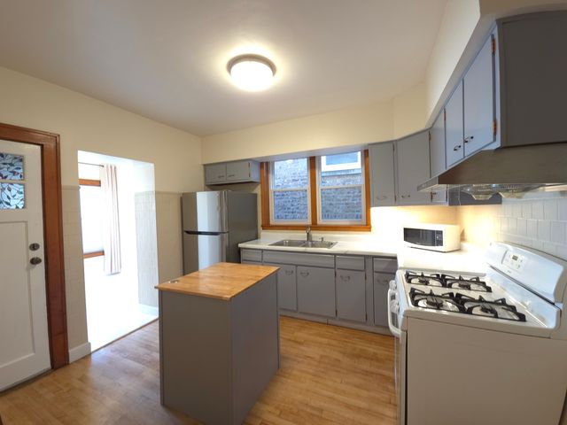 1630 W 38th Place 1, Chicago, IL 60609