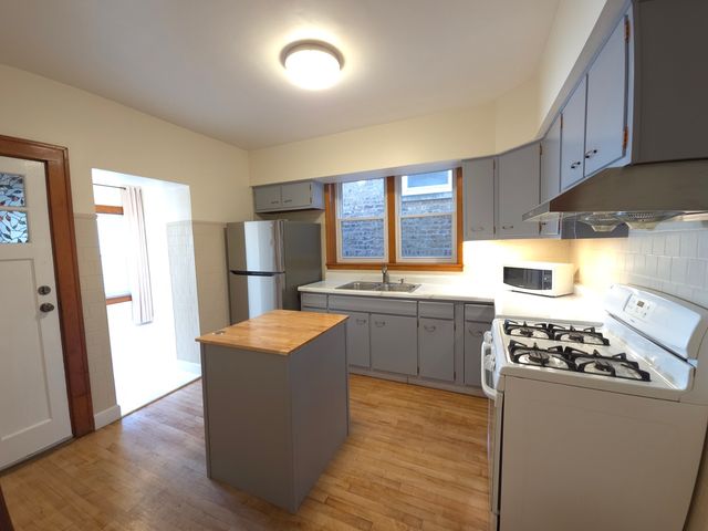 1630 W 38th Place 1, Chicago, IL 60609