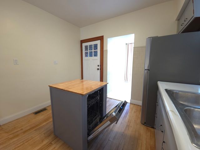 1630 W 38th Place 1, Chicago, IL 60609